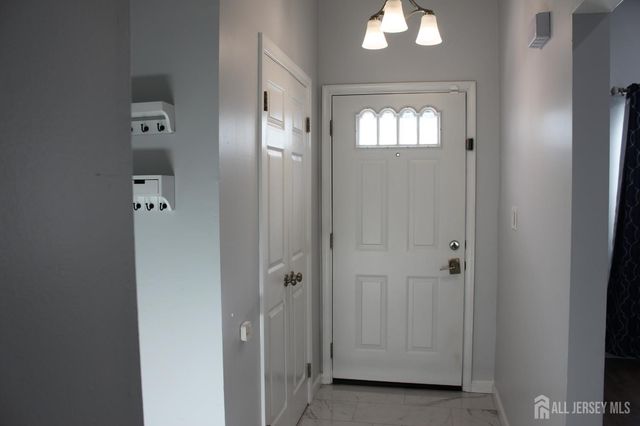 83 Pheasant Run, Edison, NJ 08820