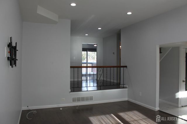 83 Pheasant Run, Edison, NJ 08820