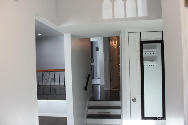 83 Pheasant Run, Edison, NJ 08820