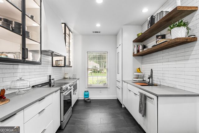 113 Pine Lakes Avenue, Savannah, GA 31405