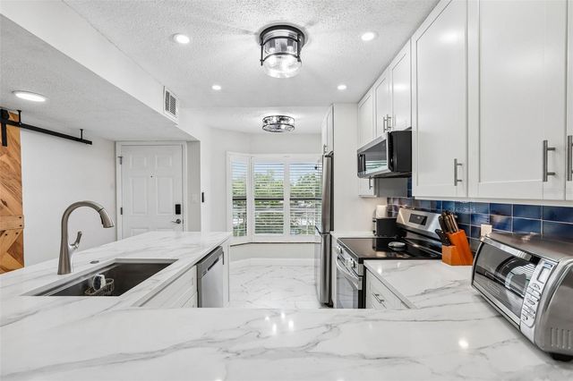1332 PASADENA AVENUE S 207, South Pasadena, FL 33707