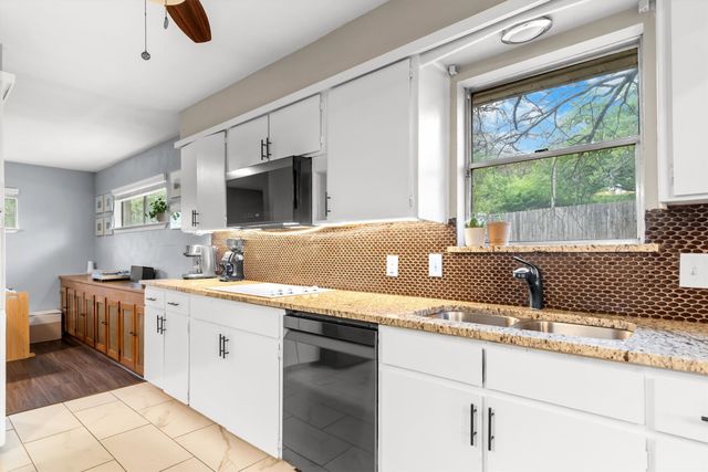 632 Caduceus Court, Hurst, TX 76053