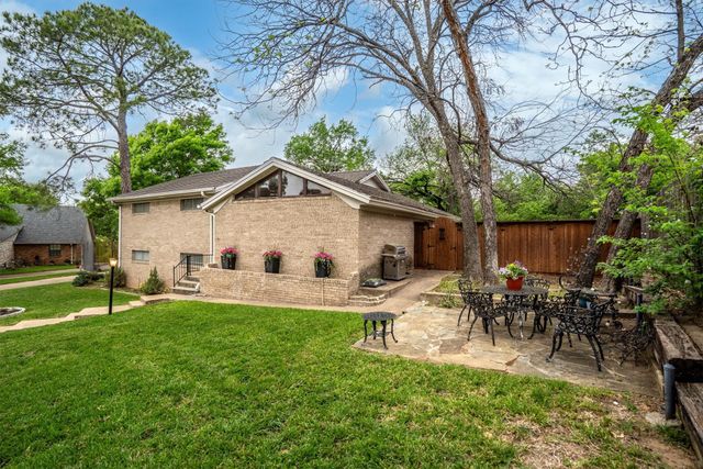 632 Caduceus Court, Hurst, TX 76053