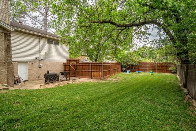 632 Caduceus Court, Hurst, TX 76053