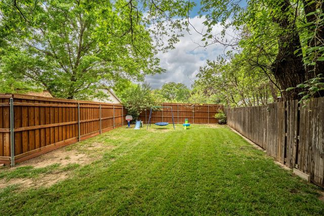 632 Caduceus Court, Hurst, TX 76053