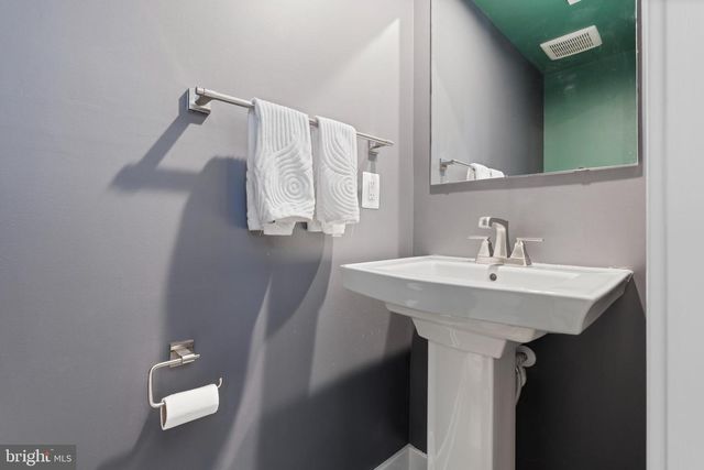 110 BETHLEHEM PL, Brooklyn, MD 21225