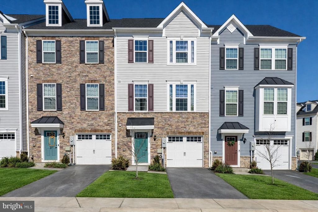 110 BETHLEHEM PL, Brooklyn, MD 21225