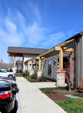 3555 S Pacific Highway 48, Medford, OR 97501