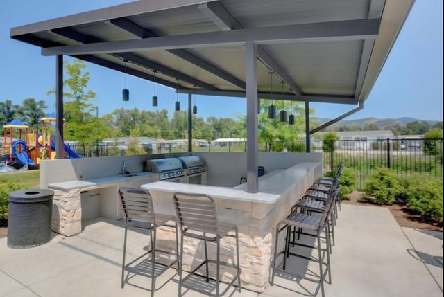 3555 S Pacific Highway 48, Medford, OR 97501