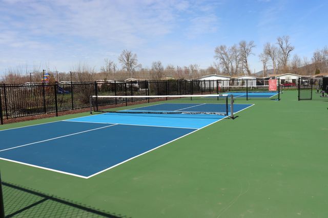 3555 S Pacific Highway 48, Medford, OR 97501