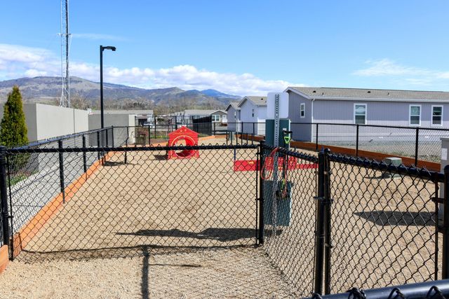 3555 S Pacific Highway 48, Medford, OR 97501