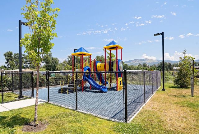 3555 S Pacific Highway 48, Medford, OR 97501