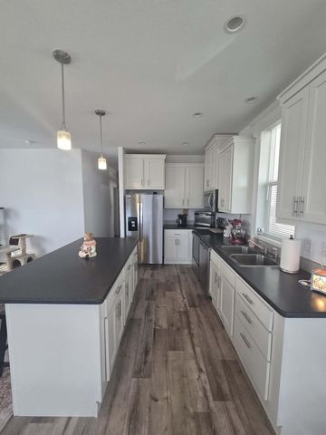 3555 S Pacific Highway 48, Medford, OR 97501