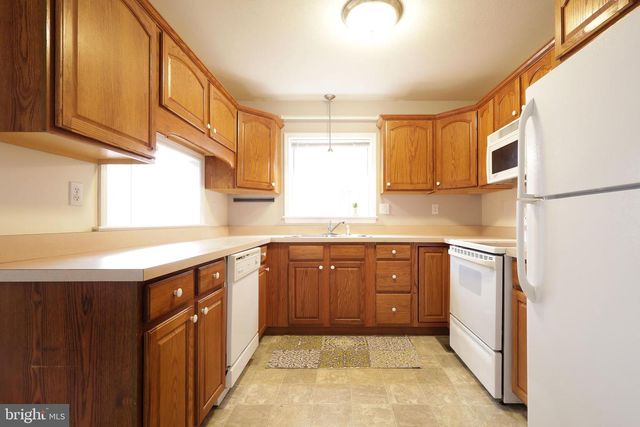 210 AMBLEWOOD WAY, State College, PA 16803