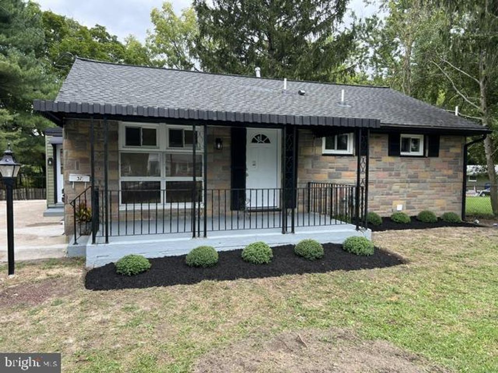 37 E CLAYTON AVE, Clayton, NJ 08312 — photo 2