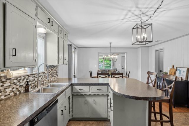 809 S Prairieville Street, Athens, TX 75751