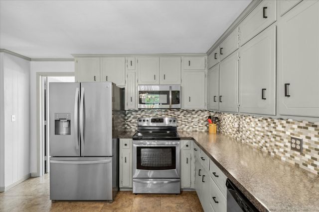 809 S Prairieville Street, Athens, TX 75751