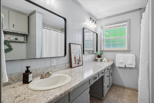 809 S Prairieville Street, Athens, TX 75751