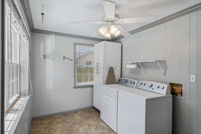 809 S Prairieville Street, Athens, TX 75751