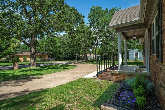 809 S Prairieville Street, Athens, TX 75751