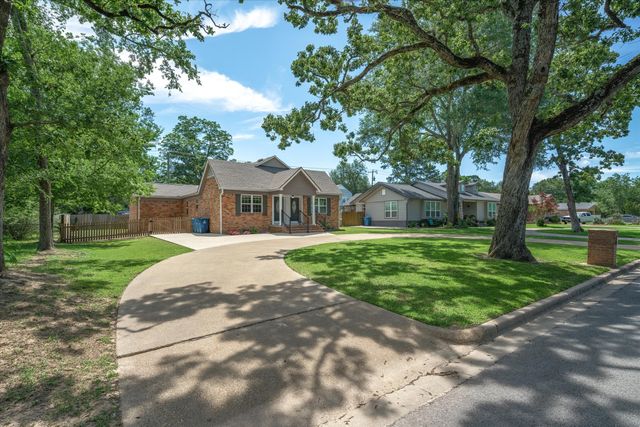 809 S Prairieville Street, Athens, TX 75751