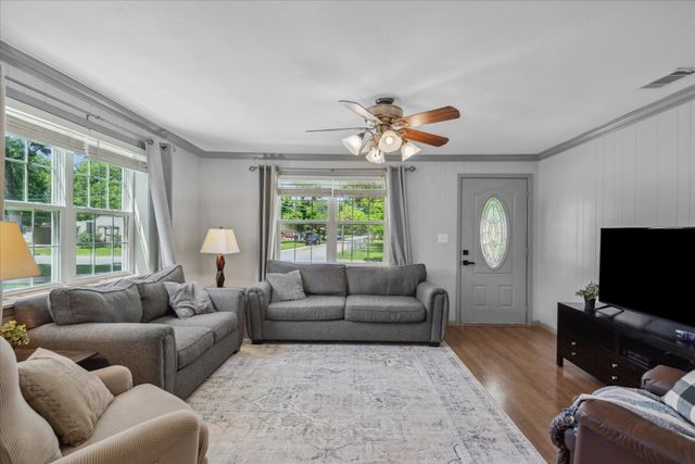 809 S Prairieville Street, Athens, TX 75751