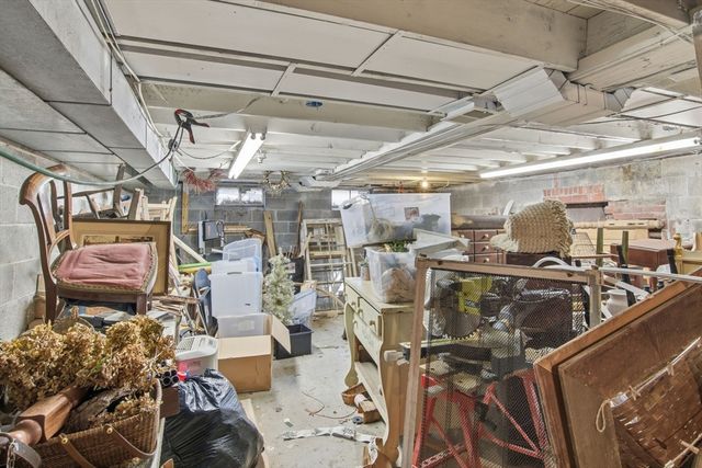 148 River St, West Springfield, MA 01089