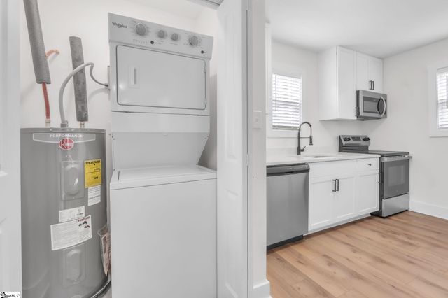 31 Hellams Street, Greenville, SC 29611