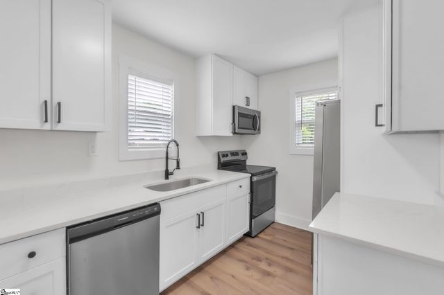 31 Hellams Street, Greenville, SC 29611