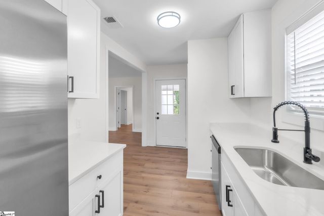 31 Hellams Street, Greenville, SC 29611