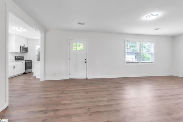 31 Hellams Street, Greenville, SC 29611