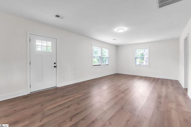 31 Hellams Street, Greenville, SC 29611