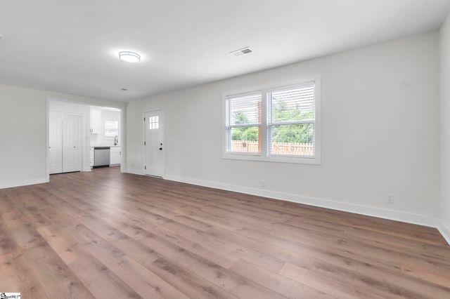 31 Hellams Street, Greenville, SC 29611