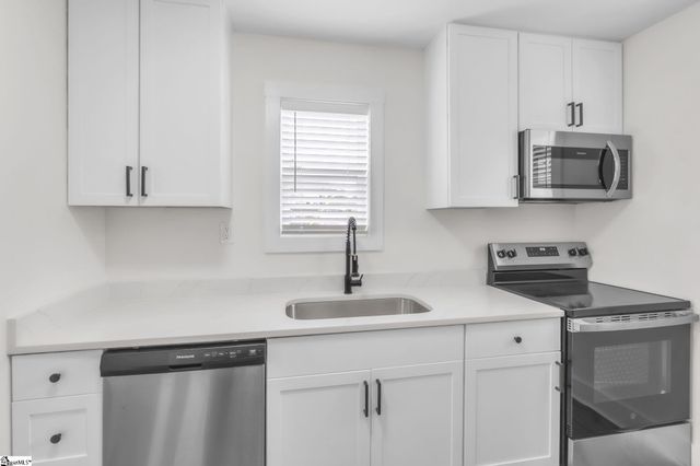 31 Hellams Street, Greenville, SC 29611