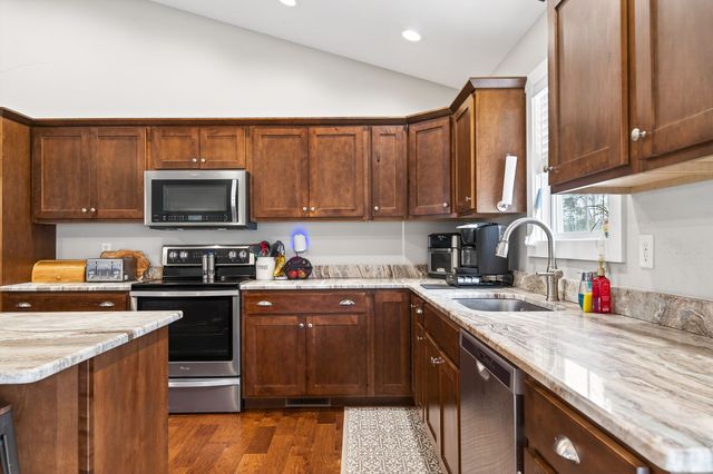 1175 Eagle Landing Dr, Cookeville, TN 38506