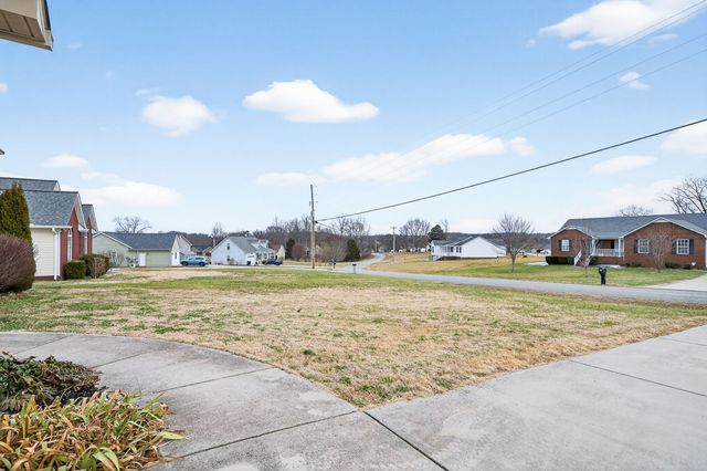 1175 Eagle Landing Dr, Cookeville, TN 38506