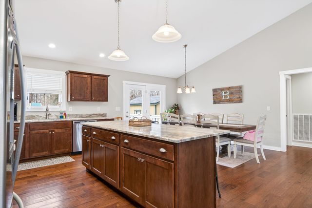 1175 Eagle Landing Dr, Cookeville, TN 38506