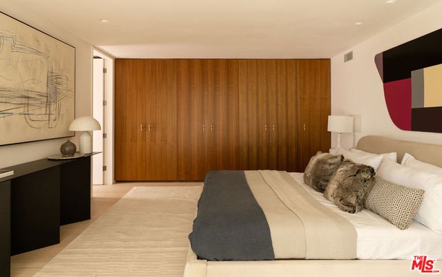5270 Los Diegos Way, Los Angeles, CA 90027