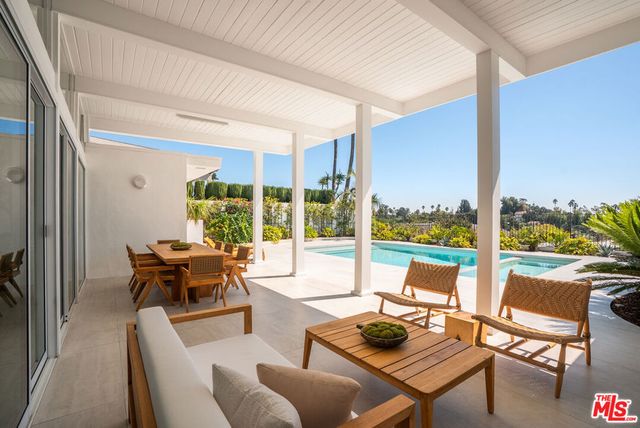 5270 Los Diegos Way, Los Angeles, CA 90027
