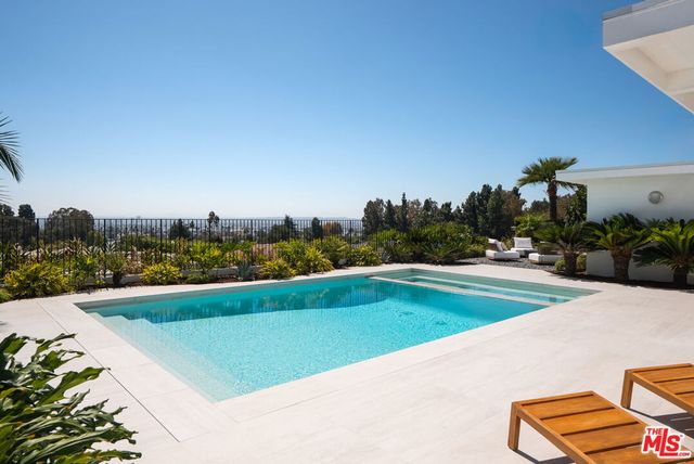 5270 Los Diegos Way, Los Angeles, CA 90027