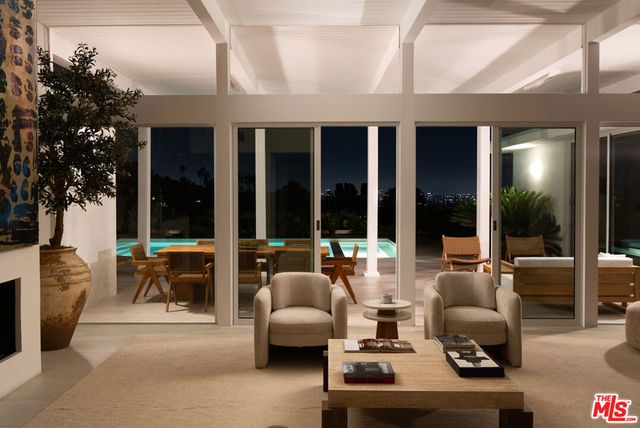 5270 Los Diegos Way, Los Angeles, CA 90027