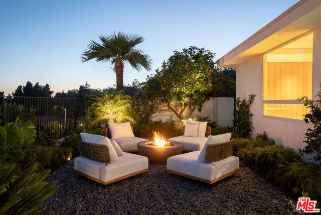 5270 Los Diegos Way, Los Angeles, CA 90027