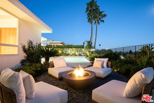 5270 Los Diegos Way, Los Angeles, CA 90027