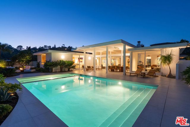 5270 Los Diegos Way, Los Angeles, CA 90027