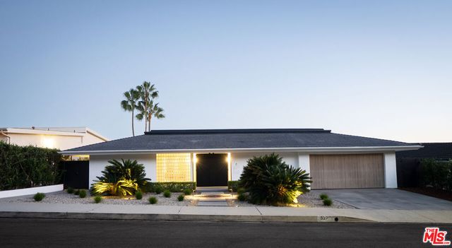 5270 Los Diegos Way, Los Angeles, CA 90027