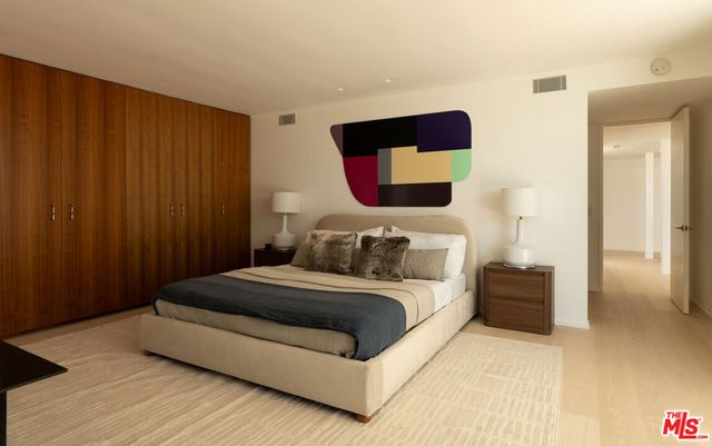5270 Los Diegos Way, Los Angeles, CA 90027