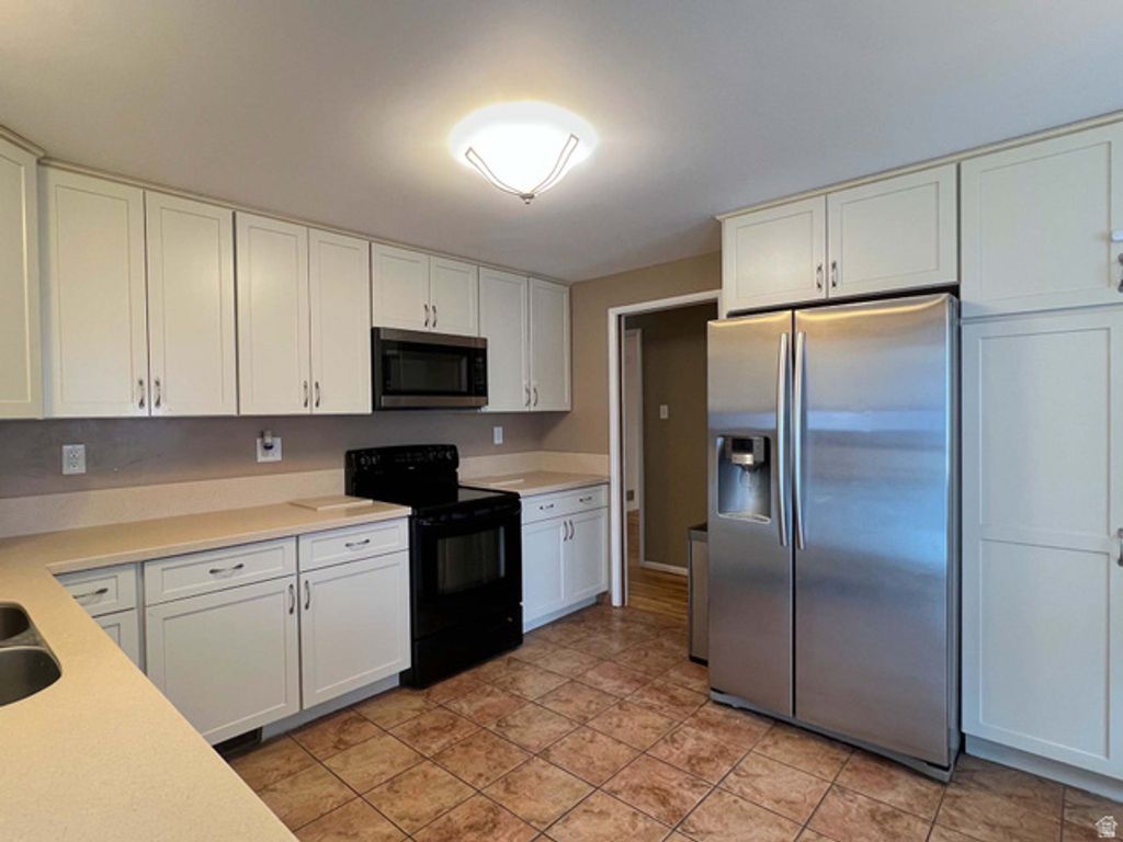 Image 8 of property listing at 3138 S JEAN ST, Magna, UT 84044