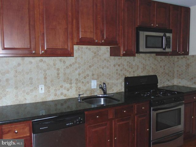 2405 CARPENTER ST, Philadelphia, PA 19146