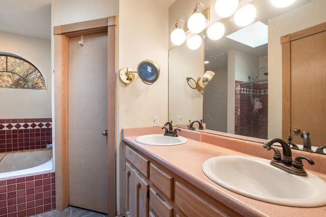 10 Days Done Road, Tijeras, NM 87059