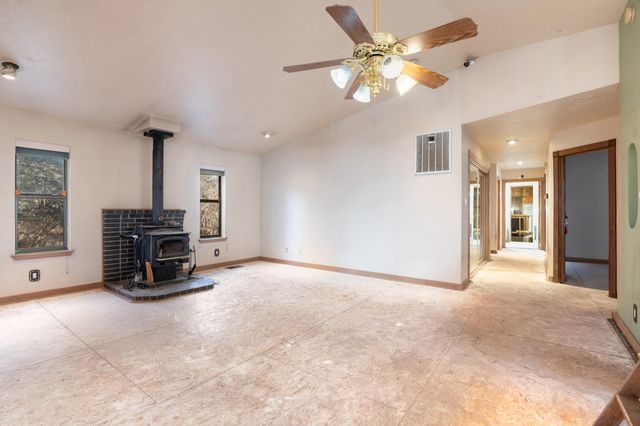 10 Days Done Road, Tijeras, NM 87059